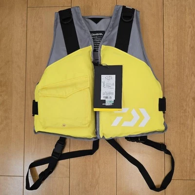 Рыболовный жилет Daiwa размер 47 дюймов желтый/серый с 1 карманом - Изображение 1 из 4