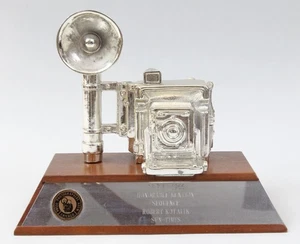 Vintage 1966 Chicago Press Photographer Trophy Graflex Camera Sun-Times Award - Foto 1 di 13
