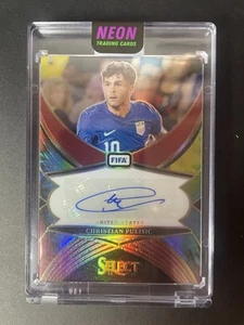 2024-25 Panini Prizm FIFA Christian Pulisic Select Signatures Tie Dye 12/25 - Foto 1 di 3