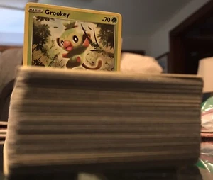 Fast 100 Pokémon Karten Lot aus Schwert & Schild Serie - Bild 1 von 2