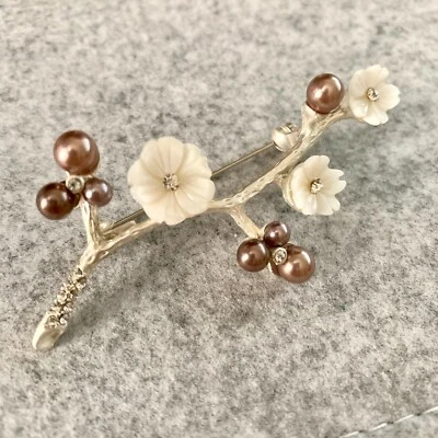 Broche prendedor de joyería de moda con flor de perlas blancas concha marina Foto 1 de 4