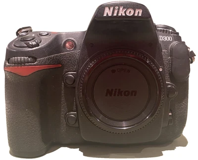 Nikon D D300 Digital SLR-Digitalkamera - Schwarz (Nur Gehäuse) - Bild 1 von 4