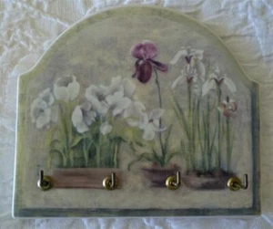 Portachiavi vintage Santa Barbara design ceramica firmato Cheri Blum fiore orchidea iris - Foto 1 di 7