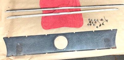 Panel de luz trasera de techo deportivo Ford Mustang 1971 1972 y otros clips de ajuste OEM Foto 1 de 2