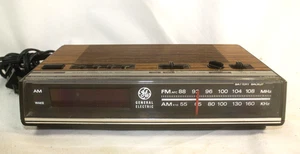 Vintage GE Digital Alarm Clock Radio AM FM Woodgrain Model 7-4624B TESTED - Picture 1 of 4