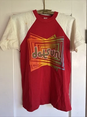 Camiseta De Colección Datsun MED 18 x 24 1980 Artex Punto Único Raglán Béisbol Foto 1 de 4