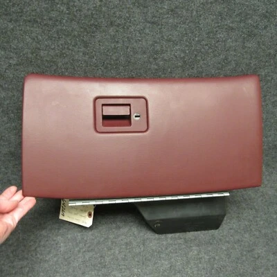 1995 - 1997 年福特皇冠维多利亚手套盒勃艮第带铰链原始设备制造商 64269 — 第 1/4 张图片