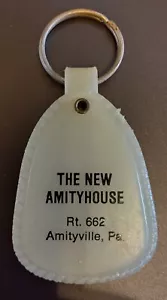Vintage THE NEW AMITYHOUSE Route 662 Amityville PA Plastic Keychain - Picture 1 of 2