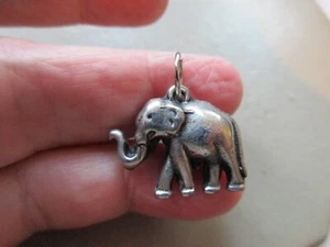 LARGE VINTAGE SILVER TONE LUCKY ELEPHANT TRUNK UP FOB CHARM PENDANT BRACELET UK - Picture 1 of 2