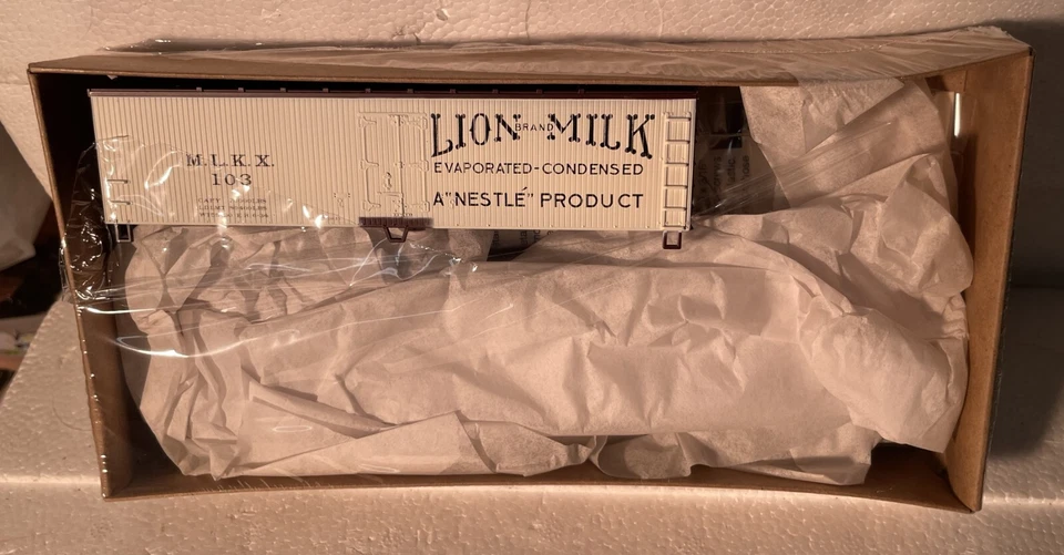 Walthers HO Scale Nestle 40' Wood End Reefer 119 Item 932-2481 V26