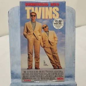 TWINS VHS Arnold Schwarzenegger Danny Devito Original 1988 MCA Factory Sealed - Picture 1 of 13