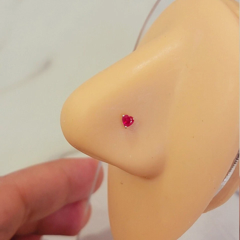 Plata 925 3 mm Rubí Simulado Corazón Nariz Piercing Tornillo Pasador para Mujer Foto 1 de 4