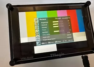 TV Logic VFM-056W 5,6'' Monitor - Schutzschirm + Kabel + Abdeckung + Sonnenhaube - Bild 1 von 7