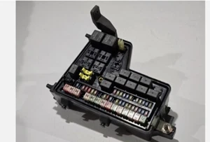 2002–2003 Dodge Ram 1500 2500 3500 Fuse Relay Power Distribution Box P56049011 - Picture 1 of 4