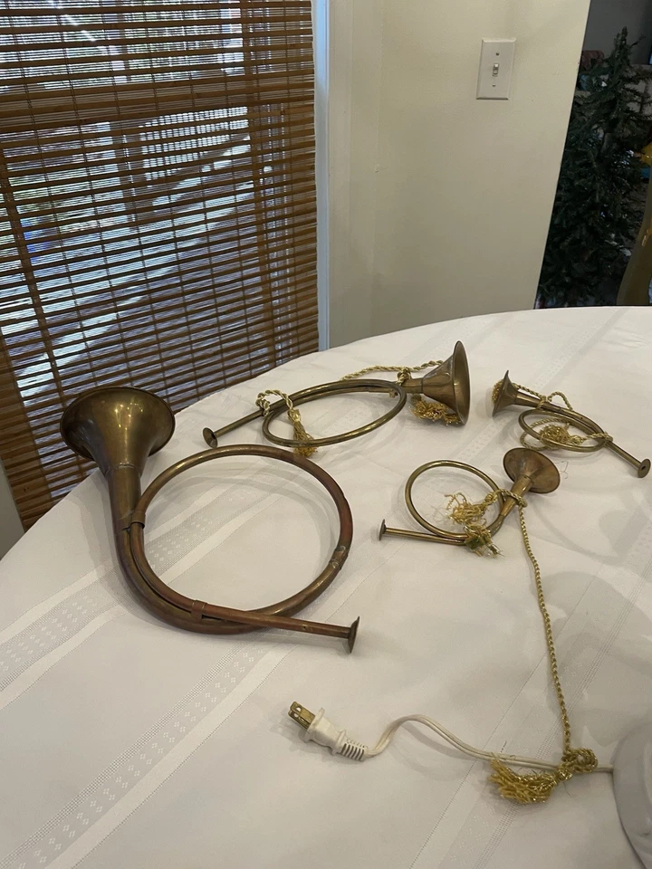 4 MINI CUERNOS FRANCESES DE LATÓN MACIZO DECORACIÓN/ARTESANÍA DE COLECCIÓN Foto 1 de 4