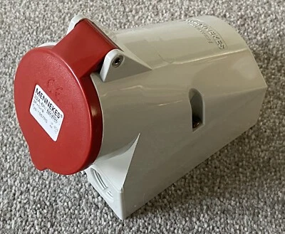 Mennekes 1557 IP44 Red Wall Mount 5P 20 ° Socket, Rated At 32A, 415 V Socket - Image 1 of 2
