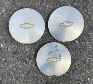 95-02 Chevy S10 Blazer Pickup OEM Wheel Center Caps P/N 15982653 96 97 98 99 00 - Picture 1 of 6