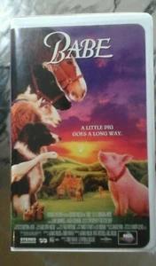 BABE VHS IN CLAM SHELL CASE "A LITTLE PIG GOES A LONG WAY" - Picture 1 of 2