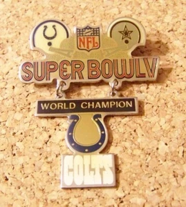 Colts vs Dallas Cowboys Super Bowl V 5 dangle lapel pin large dangling - Picture 1 of 2