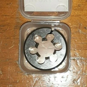 UNS 5/8" X 26 RH, HSS OD 1 1/2" split screw Die button. ISO standard - Imagen 1 de 2