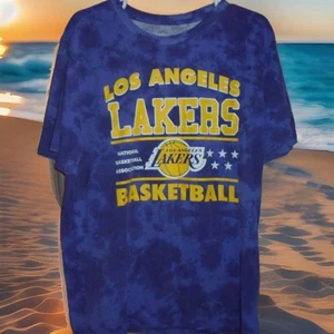 CAMISETA DE LOS ANGELES LAKERS ESTILO TYE DYE LOGO PARA HOMBRE TALLA GRANDE - Imagen 1 de 2