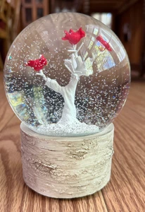 CARDINAL SNOW GLOBE WINTER SCENE WITH RED CARDINALS PLAYS WISH YOU A MERRY XMAS - Picture 1 of 7