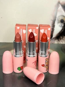3 NUEVOS EN CAJA MAC Kakao Friends ¡AQUÍ ESTÁ UN ABRAZO, GRACIAS UN MILLÓN Y LÁPICES LABIALES ENHORABUENA! LE - Imagen 1 de 13