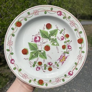 Antico piatto fragola Staffordshire 8,5" XVIII e XIX secolo perlato georgiano - Foto 1 di 10