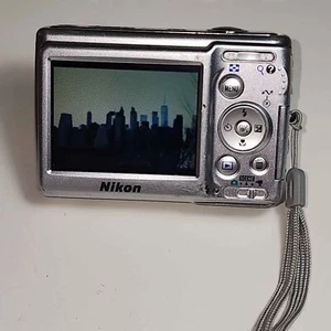Nikon Coolpix L12 7,1 MP 3x zoom ottico fotocamera digitale CCD - testata - Foto 1 di 8