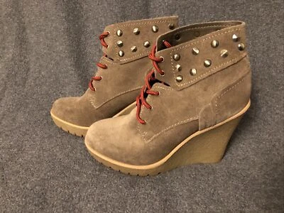 Guess Botines Cuero Gamuza Tostado Tachuelas de Cuña y Cordones Talla 6 Foto 1 de 4