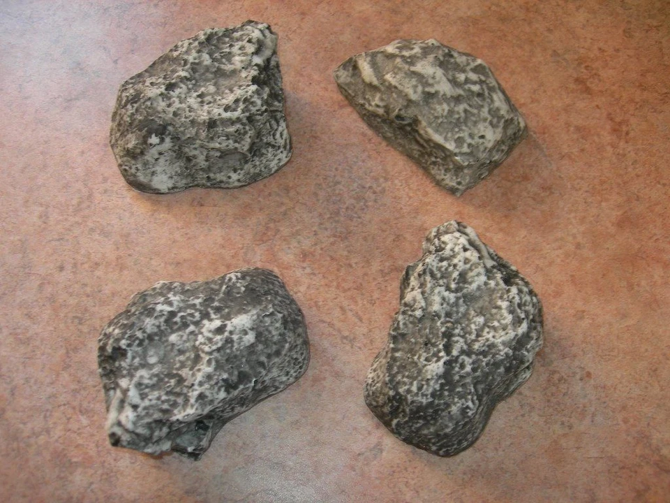 Geocache ROCK! Cache molto subdolo! IMPERMEABILE! Tubo Bisonte Geocaching Micro UNO!! - Immagine 1 di 1