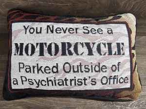 Kissen "Man sieht nie ein Motorrad vor einem Psychiater geparkt" - Bild 1 von 4