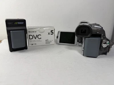 Canon Elura 70 Digital Video Camcorder Silver 18x Optical 360x Untested - Image 1 of 4
