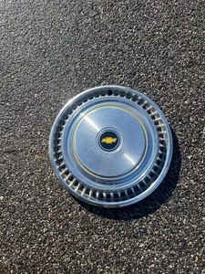One genuine 1975 to 1990 Chevy Van Pickup 15 inch hubcap wheel cover - Picture 1 of 24