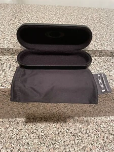 Oakley Black Eyewear Eyeglasses Hard Case Clamshell & Drawstring Pouch Preowned - Picture 1 of 10