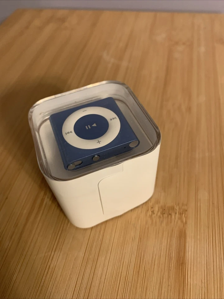 Apple iPod shuffle 4th Generation Silver Silver (2 GB)