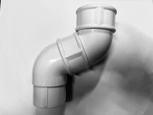 Dachrinne Schwanenhals Fallrohr Auslauf Vierkant Regenwasser Versatz Bogen 68mm braun 112 Grad - Bild 1 von 2