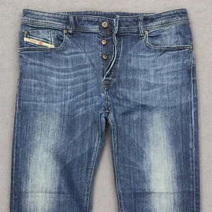Jeans Diesel Waykee Uomo 36x32 Blu Denim Gamba Dritta Elasticizzato Sbiadito Grunge Moto - Foto 1 di 15