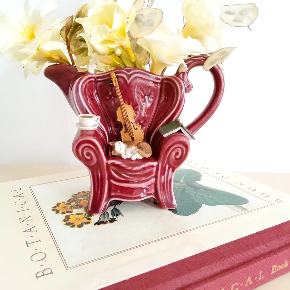 Vintage Park Rose Bridlington Pottery, Milk Jug/Creamer, Cat On Queen Anne Chair - Image 1 of 4