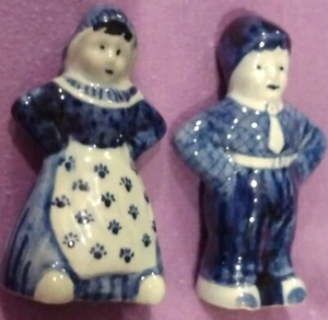 DUTCH COUPLE Blue & White Ceramic Salt & Pepper Shakers works – Never Used VTG - Picture 1 of 11