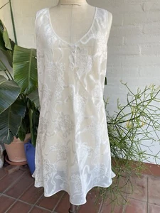 Victoria’s Secret Sz S Cream Satin Jacquard Nightie Peignoir Robe Lingerie Set - Picture 1 of 6
