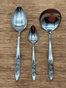 Mixed Lot  Oneida Community  MY ROSE Betty Crocker; Ladle, Serving Spoon, Fruit - Picture 1 of 4