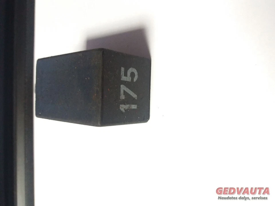 Relais VW PASSAT B5 3B2 3A0 927 181 1.90 Diesel 1999 17991795 - Photo 1/1