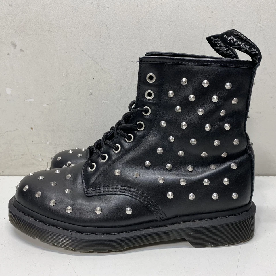 Bota de combate Dr. Martens negra con tachuelas para mujer talla 10 Foto 1 de 4