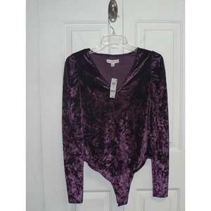And Now This Damen Puffschulter V-Ausschnitt Samt Body Brombeere Herb SM $ 35 - Bild 1 von 3
