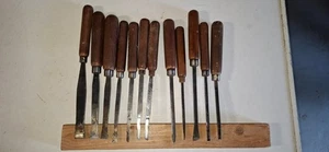 SET MIT 12 WERKZEUGEN FÜR HOLZDREHER RÜSTUNG BEARBEITUNG UND GEWINDE MARKE SPIELZEUG - Bild 1 von 4