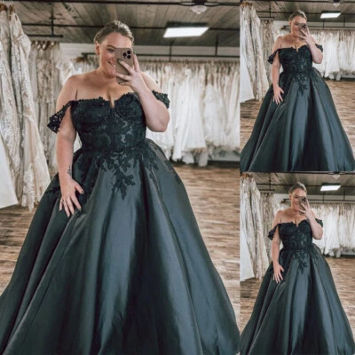 Vestidos de novia negros góticos con hombros descubiertos de encaje personalizados talla grande Foto 1 de 4