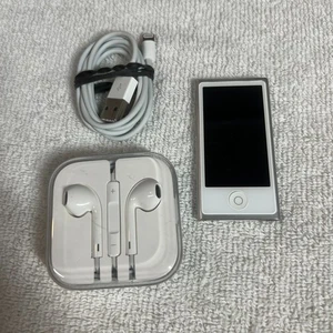 Apple iPod nano 7ª Generación Plateado 16GB Probado Funciona - Imagen 1 de 10