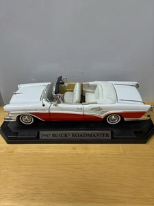 Motor Max American Graffiti 1957 Buick Roadmaster White & Red 1:18 Pre Owned - Picture 1 of 8