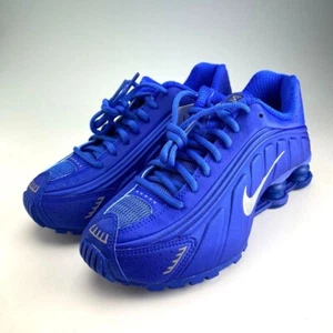 Nike Shox R4 Racer donna blu argento metallizzato HJ7303-445 taglia US 5/22 cm nuove - Foto 1 di 6